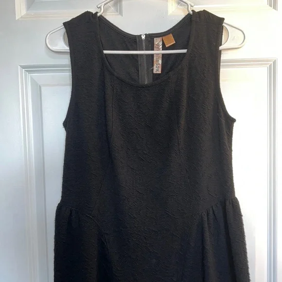 VERY Flattering, Textured LBD Eyeshadow brand. Size Large - Worn once - Picture 2 of 14